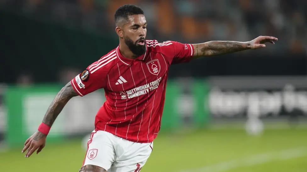 必赢官方网站-记者：切尔西也对道格拉斯-路易斯感兴趣，但球员更想回维拉