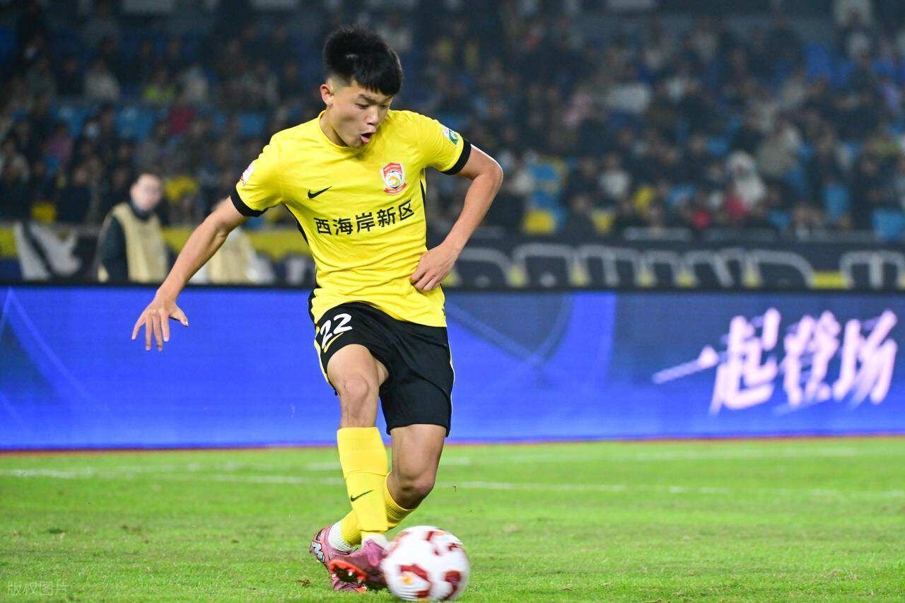 bwin必赢-深圳截胡失败，上港队正式官宣杨希加盟，未来将挑大梁，值得期待