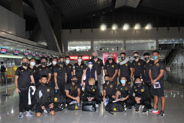 1622601077946040579.jpg 联合城队已经抵达阿联酋集训,随时可以增援国家队.jpg